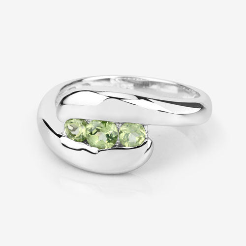 Anillo de plata esterlina .925 con peridoto genuino de 0.56 quilates