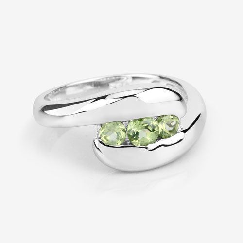 Anillo de plata esterlina .925 con peridoto genuino de 0.56 quilates