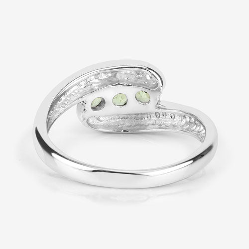 Anillo de plata esterlina .925 con peridoto genuino de 0.56 quilates
