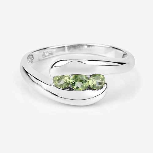 Anillo de plata esterlina .925 con peridoto genuino de 0.56 quilates
