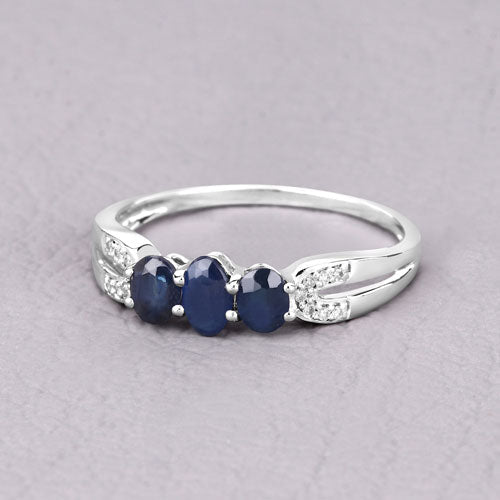 Anillo de 14 quilates de oro blanco con zafiro azul genuino de 0,73 quilates y diamantes blancos