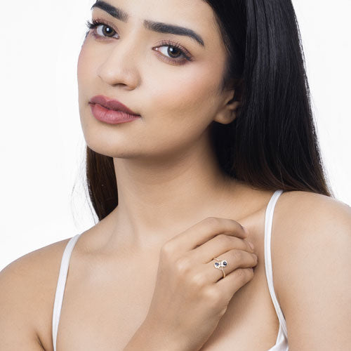 Anillo de oro amarillo de 14 quilates con zafiro azul auténtico de 0,34 quilates y diamantes blancos