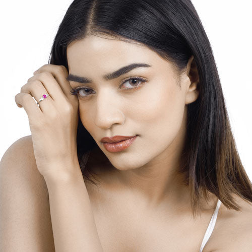 Anillo de oro blanco de 14K con rubí genuino de 0,36 quilates y diamante blanco