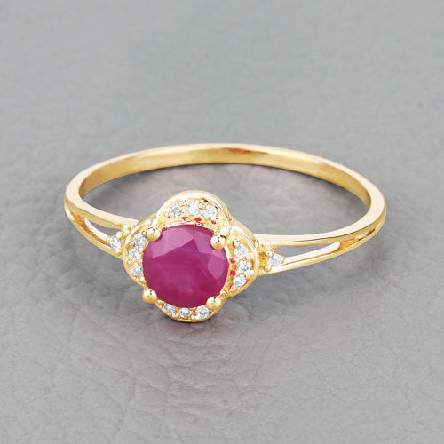 Anillo de oro amarillo de 14K con rubí genuino de 0.59 quilates y diamantes blancos