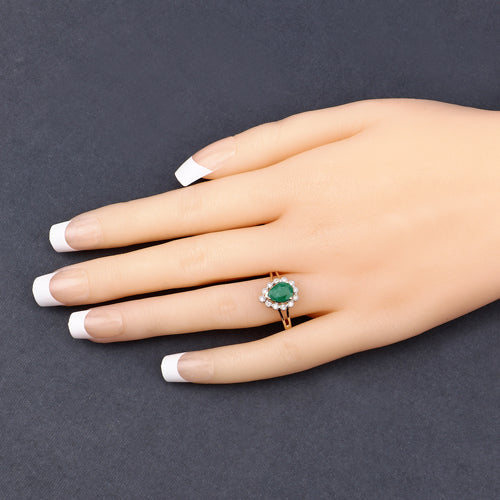 Photo of {{ product.title | truncate: 80, '' | escape }}