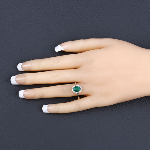 Photo of {{ product.title | truncate: 80, '' | escape }}