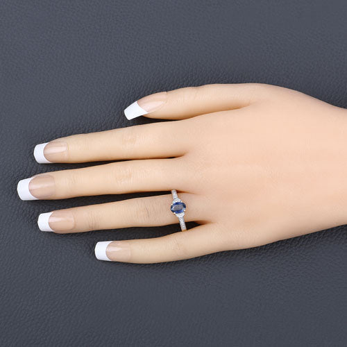 Photo of {{ product.title | truncate: 80, '' | escape }}