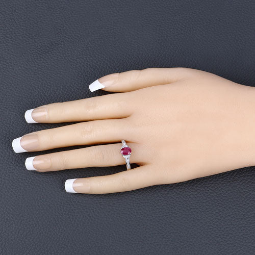Anillo de Oro Blanco de 10K con Rubí Genuino de 0,95 Quilates y Diamantes Blancos