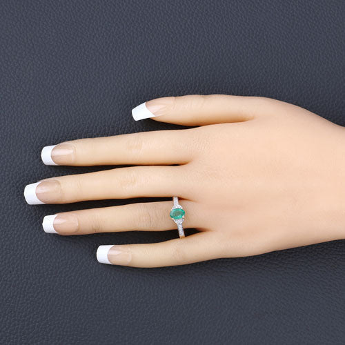 Photo of {{ product.title | truncate: 80, '' | escape }}