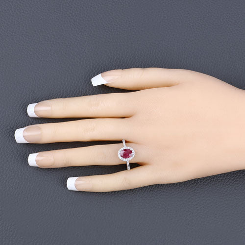 Anillo de oro blanco de 14K con rubí genuino de 1.73 quilates y diamantes blancos