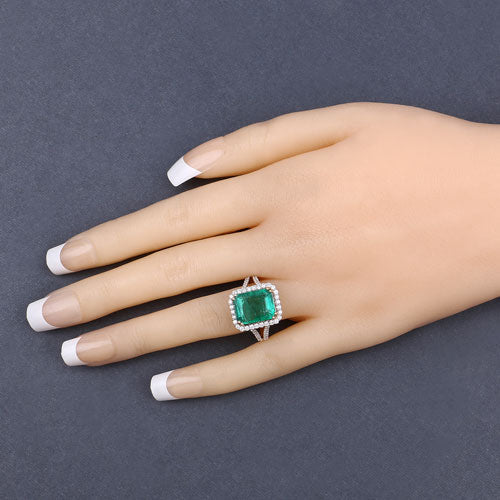 Photo of {{ product.title | truncate: 80, '' | escape }}