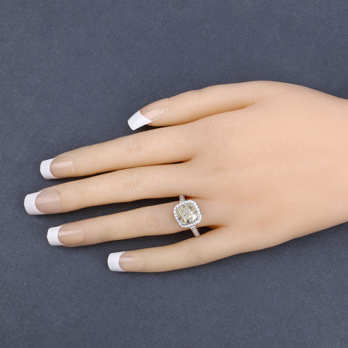 Photo of {{ product.title | truncate: 80, '' | escape }}