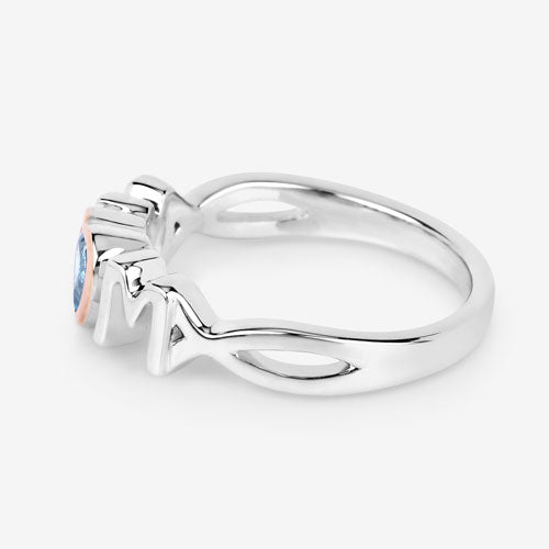 Anillo de plata de ley .925 con topacio azul suizo auténtico de 0,52 quilates