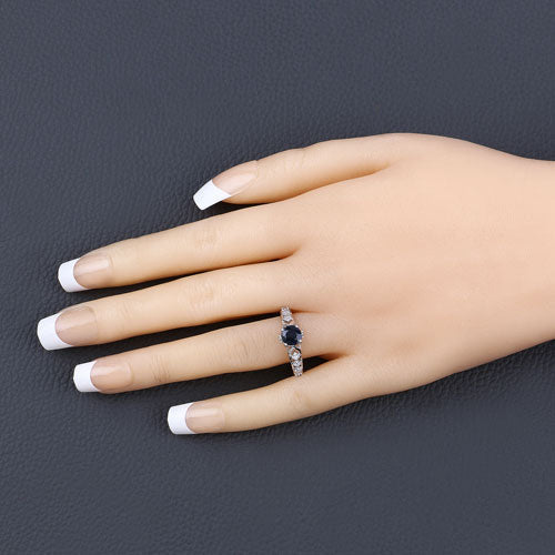 Photo of {{ product.title | truncate: 80, '' | escape }}