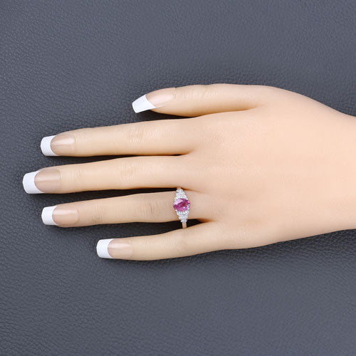 Anillo de oro blanco de 14K con rubí genuino de 1.52 quilates y diamantes blancos