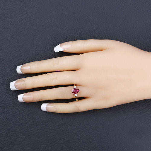 Anillo de oro amarillo de 14 quilates con rubí genuino de 1.08 quilates y diamantes blancos