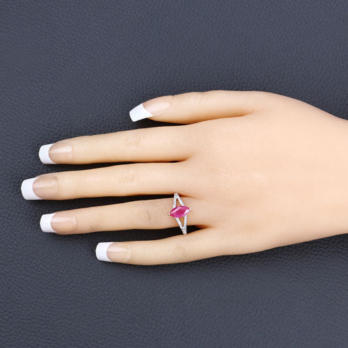 Anillo de oro amarillo de 14 quilates con rubí genuino de 1,58 quilates y diamantes blancos