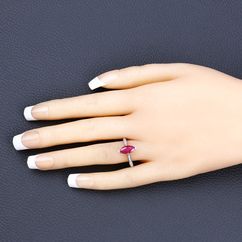 Anillo de oro blanco de 14K con rubí genuino de 1,51 quilates y diamantes blancos