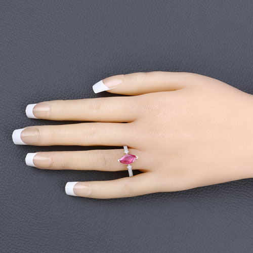 Anillo de oro amarillo de 14K con rubí auténtico de 1.01 quilates y diamantes blancos