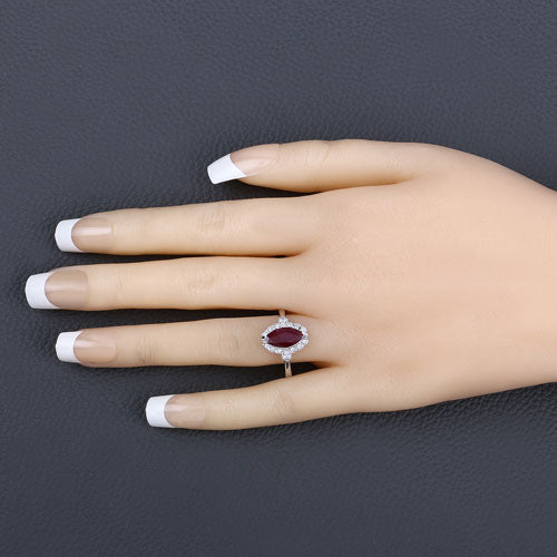 Anillo de oro blanco de 14K con rubí genuino de 1.54 quilates y diamantes blancos