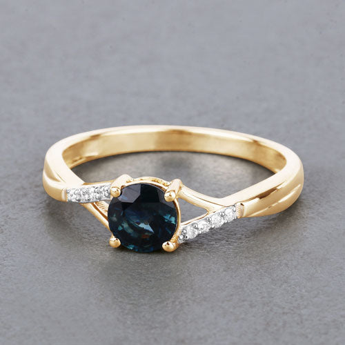 Anillo de oro amarillo de 14K con zafiro azul auténtico de 0,88 quilates y diamantes blancos