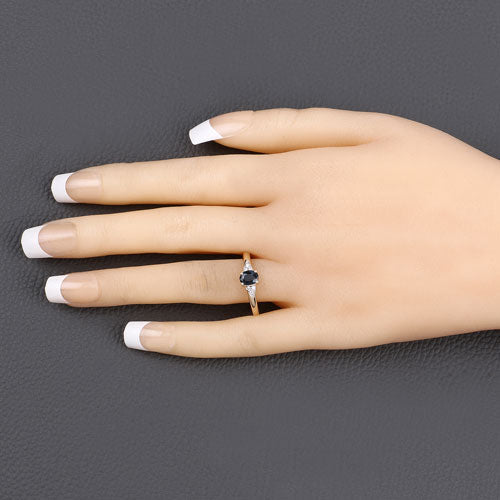 Photo of {{ product.title | truncate: 80, '' | escape }}