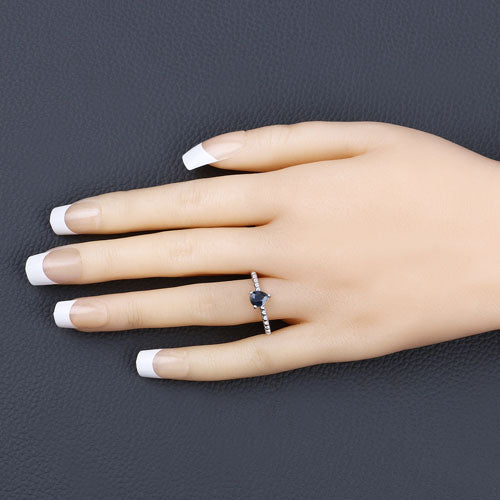 Photo of {{ product.title | truncate: 80, '' | escape }}
