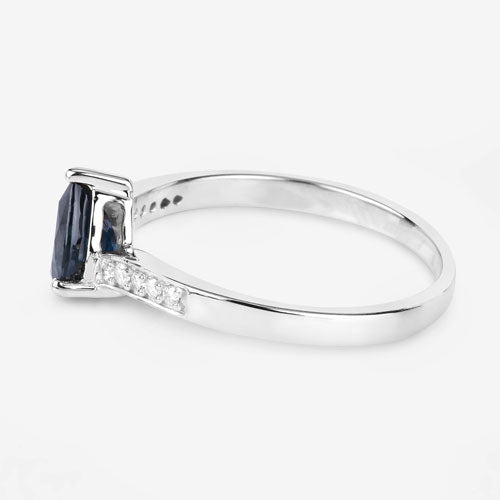 Anillo de oro blanco de 14K con zafiro azul genuino de 0.89 quilates y diamantes blancos