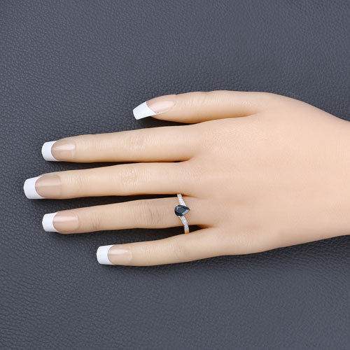Photo of {{ product.title | truncate: 80, '' | escape }}