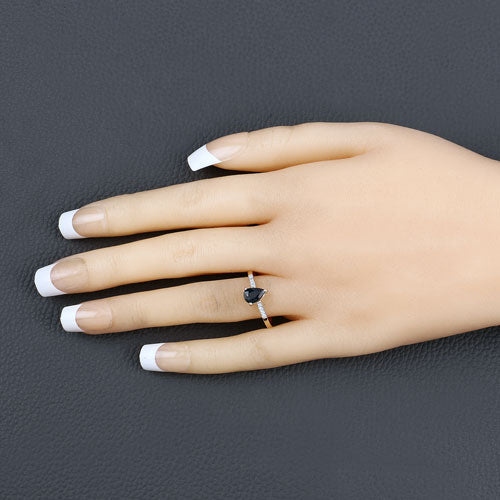Photo of {{ product.title | truncate: 80, '' | escape }}