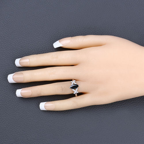Photo of {{ product.title | truncate: 80, '' | escape }}