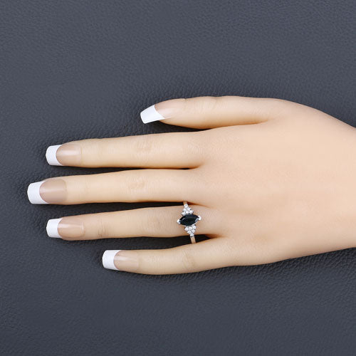 Photo of {{ product.title | truncate: 80, '' | escape }}