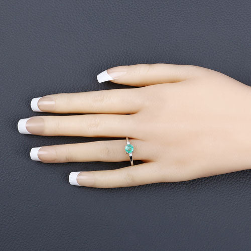 Anillo de oro blanco de 14K con esmeralda zambiana auténtica de 0,71 quilates y diamantes blancos